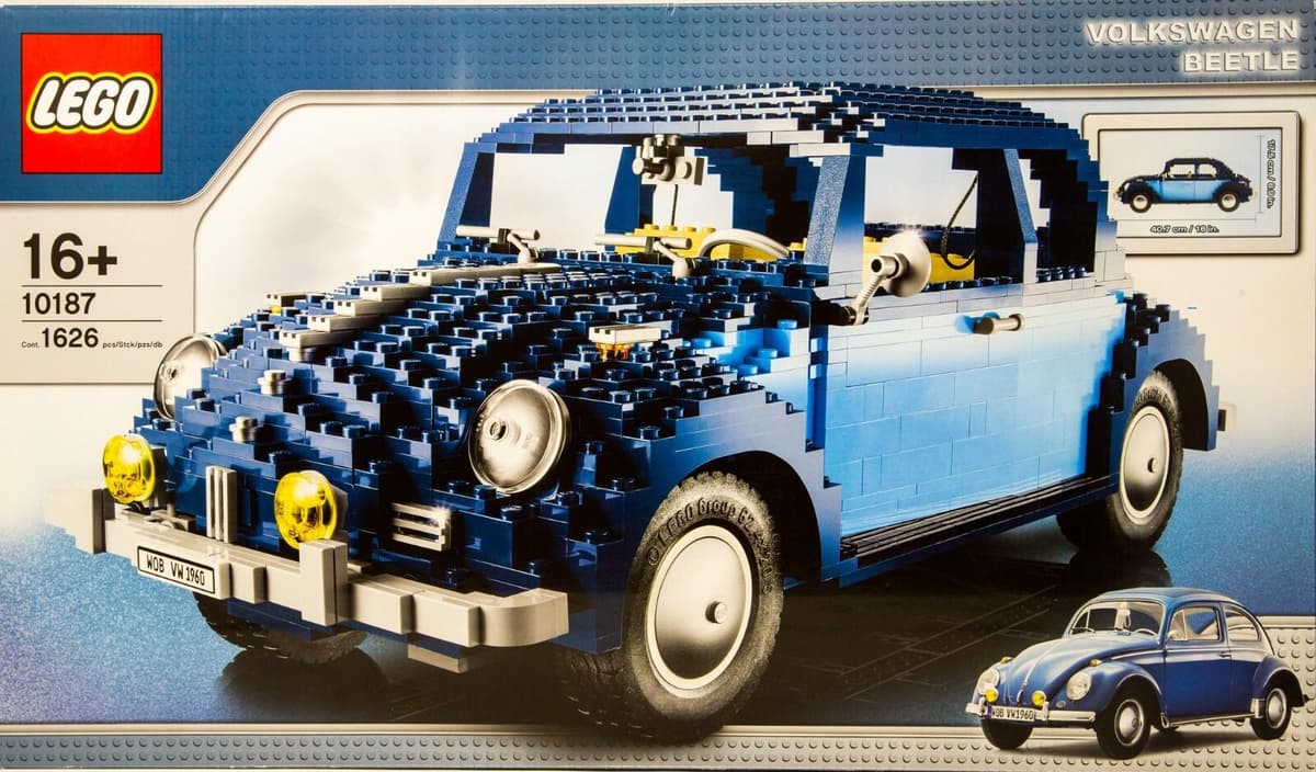 LEGO 10187 Volkswagen Käfer LEGO Thema: LEGO Creator, Anzahl Anleitungen: 2, Veröffentlicht in: 2008, Altersberatung: 16+, Zahl: 10187-1, UPC: 673419130561, Gewicht: 2.335 KG, Verpackungsmaße (lxbxh): 64.8 x 38 x 6.8 cm, Anzahl Teile: 1626, EAN: 5702014518605