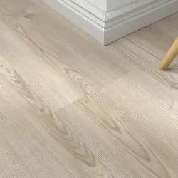 Klebe-Vinyl Coast Pine Greige – inkl. Dämmung & Fußleisten
