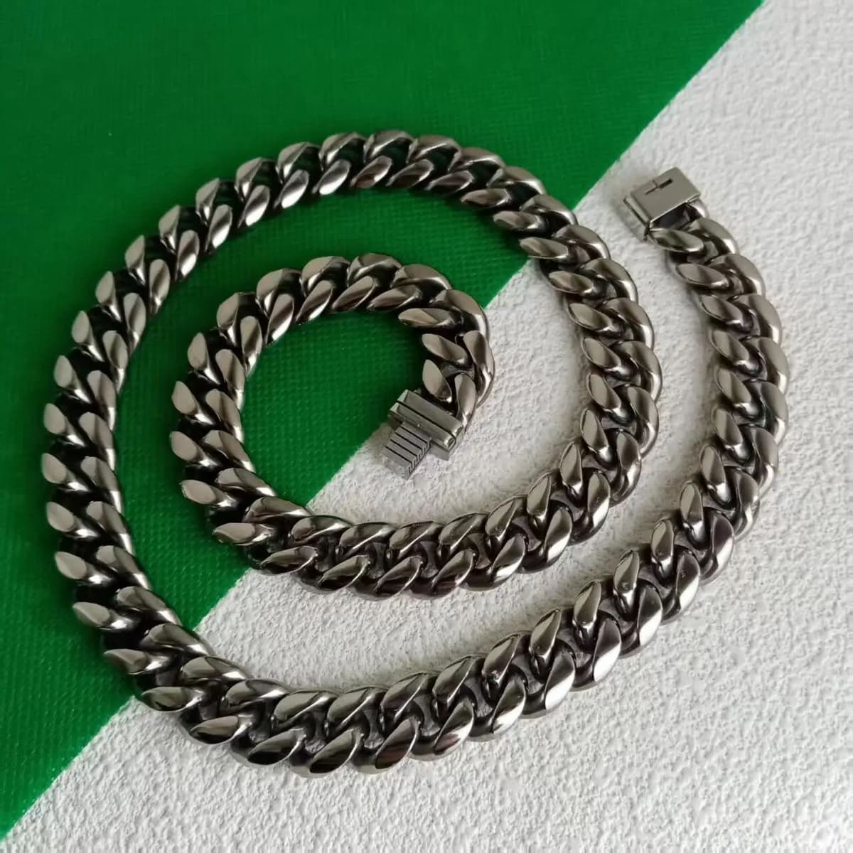 i-souled 14mm Pure Titanium Cuban Link Chain - Urban King Aesthetic, Hypoallergenic Anti-Fade, Suitable for Daily/Party Wear, Ideal Men's