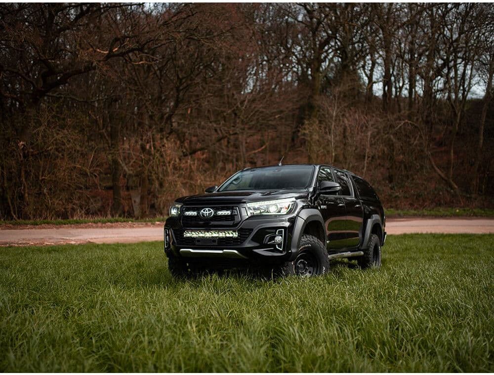 LazerLamps România Toyota Hilux (2017-2020) Kit pentru bara față