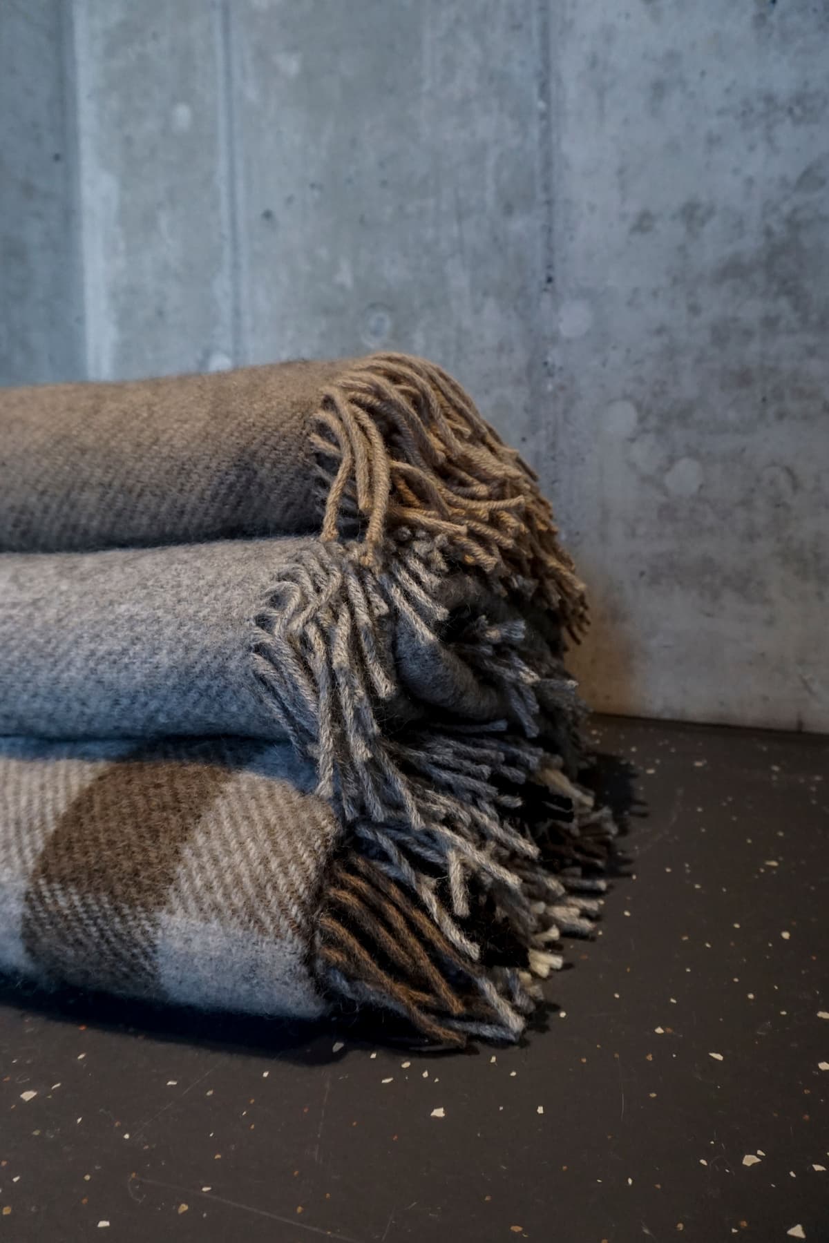 Wolldecke HEITMANN FELLE "Wool", braun (beige), B:130cm L:200cm, Wolle, Wohndecken, Wolldecke, reine Wolle, 130x200 cm, mit Fransen, kariert oder uni, Wohnzimmer