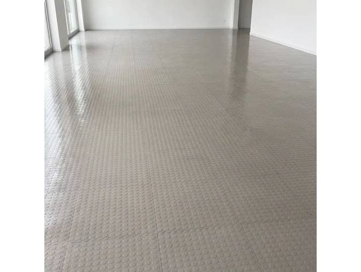 Dalles de sol en PVC vinyle pour garage, dalles en plastique autocollantes, dalles modulaires extérieures pour lavage de voitures, atelier, garage, tapis de sol