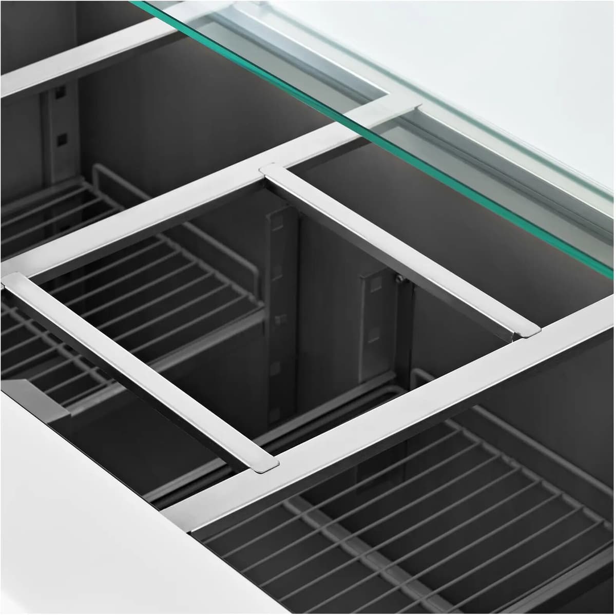 Saladeta - se skleněnou nástavbou- Royal Catering - 368 l - pro 8 GN nádob - 137 x 137 cm RCLK-W368