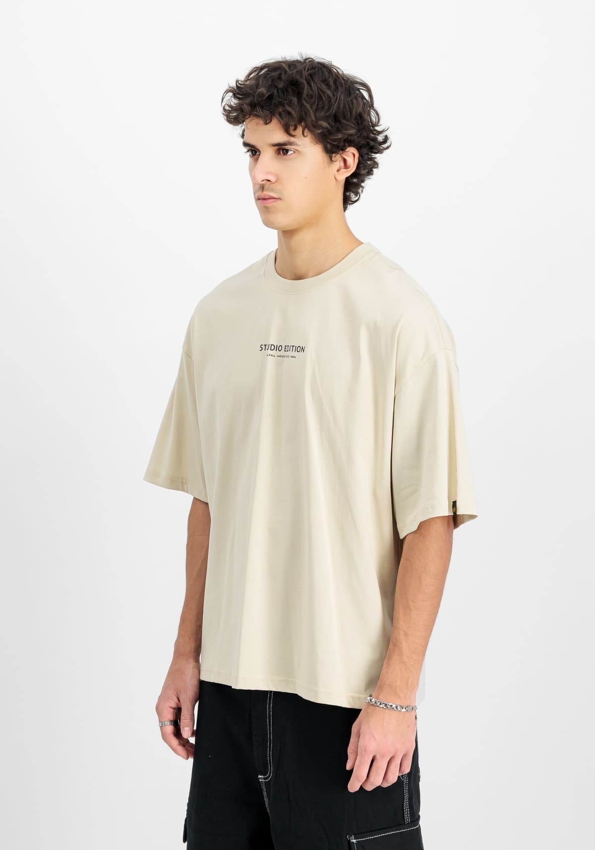 T-Shirt ALPHA INDUSTRIES "Studio Edition Backprint T-Shirt", Herren, Gr. M, weiss (vintage weiß), Obermaterial: 100% Baumwolle, Shirts T-Shirt vintage weiß M