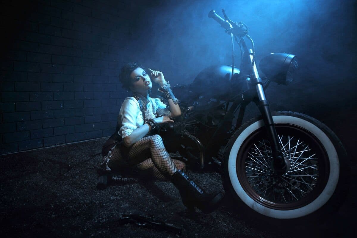 Fototapete PAPERMOON "Frau mit Motorrad bei Nacht", bunt, B:1,5m L:1,11m, Vlies, Tapeten, Fototapete bunt B/L: 1,5m x 1,11m, Bahnen: 7 Stk.