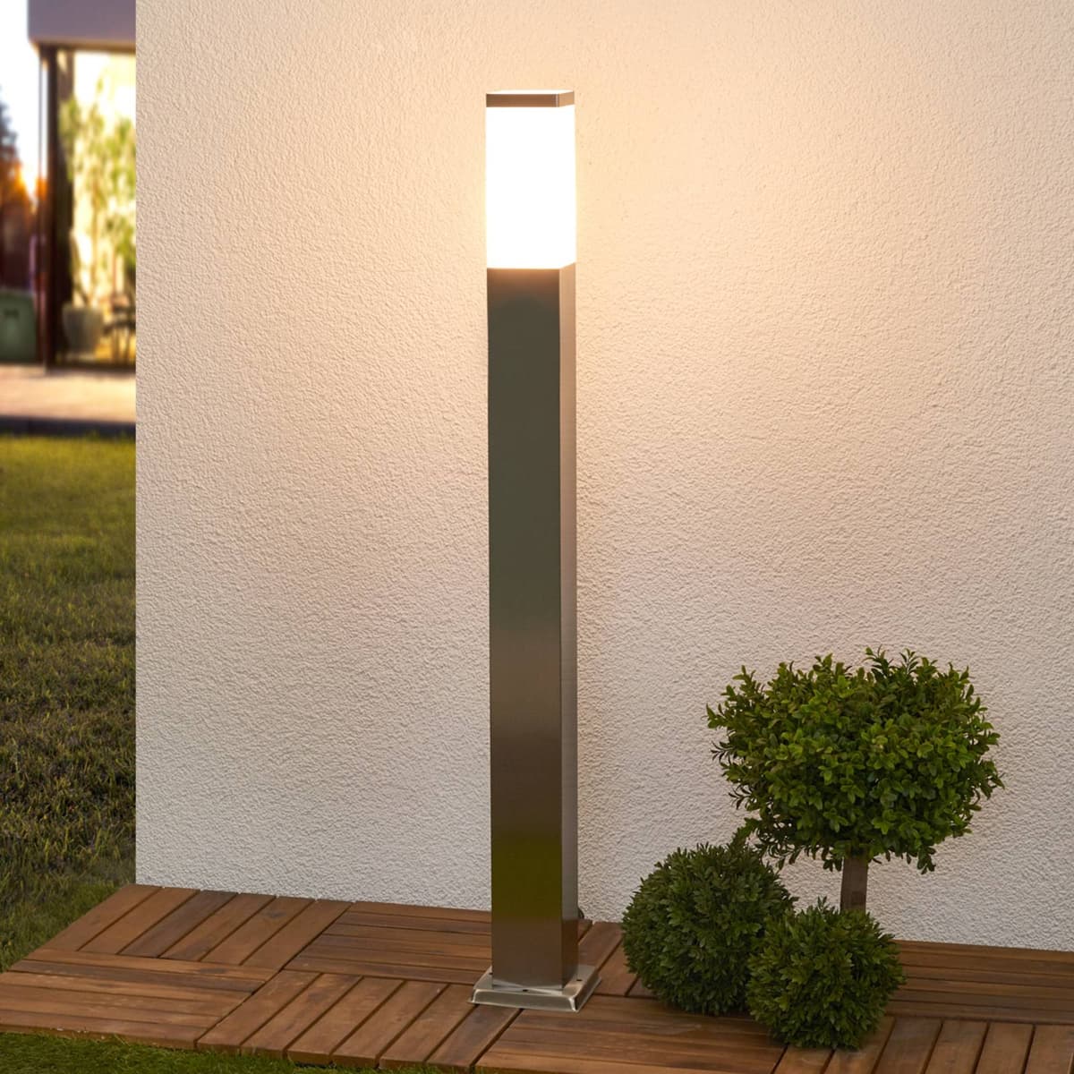 Lindby Słupek oświetleniowy Lorian, 100 cm, stal nierdzewna, IP44, E27 Lorian Lindby, możliwość ściemniania, aluminiowy / szary / cynkowy, stal szlachetna, nowoczesny