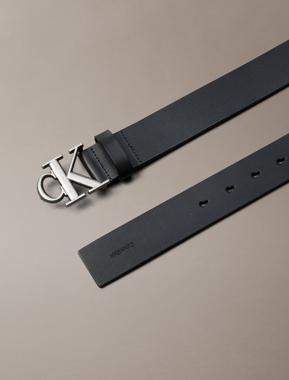 Ledergürtel CALVIN KLEIN JEANS "CK BUCKLE SMOOTH 35MM", Herren, Gr. 105, schwarz (schwarz, antique silber), Web, Büffelleder, Gürtel Ledergürtel, Grössenverstellbar mit Metallschliesse schwarz, antique silber 105