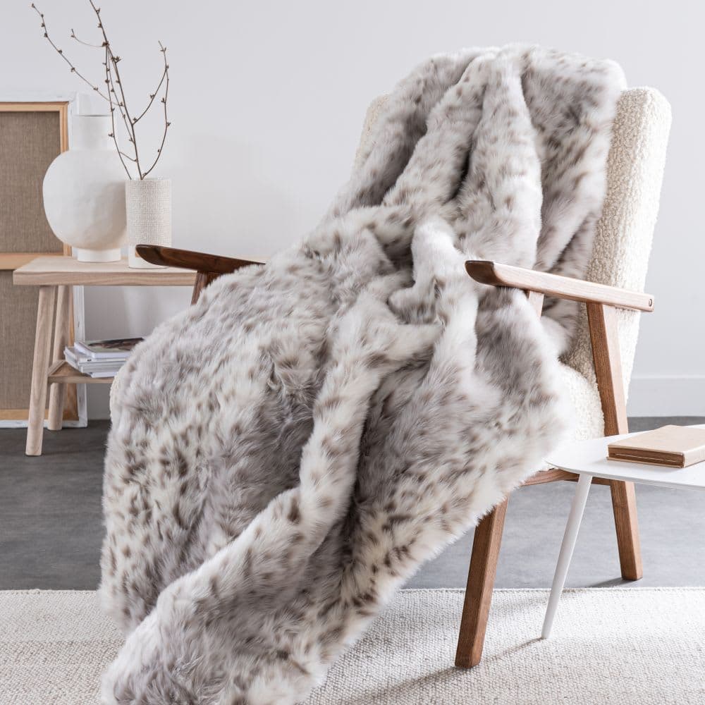 Maisons du Monde Manta de pelo sintético color gris y crudo con estampado de leopardo de las nieves 150x180 cm