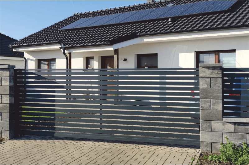 B2B Partner Plotový panel s lamelami I, 1193 x 2000, s krycí lištou, antracit