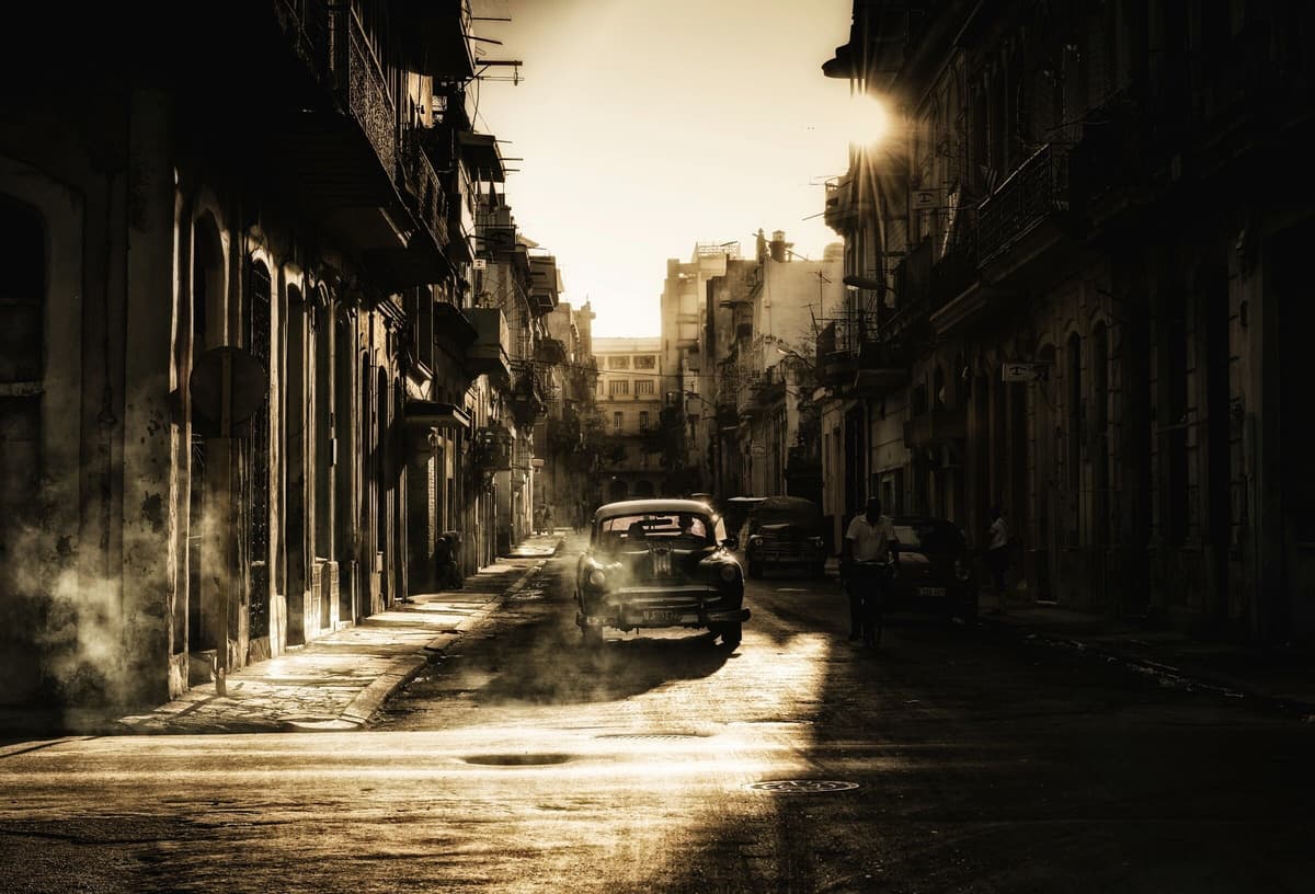 Fototapete PAPERMOON "Photo-Art BARIS AKPINAR, MYSTISCHER MORGEN IN HAVANNA", bunt, B:4,5m L:2,8m, Vlies, Tapeten, Fototapete bunt B/L: 4,5m x 2,8m, Bahnen: 9 Stk.