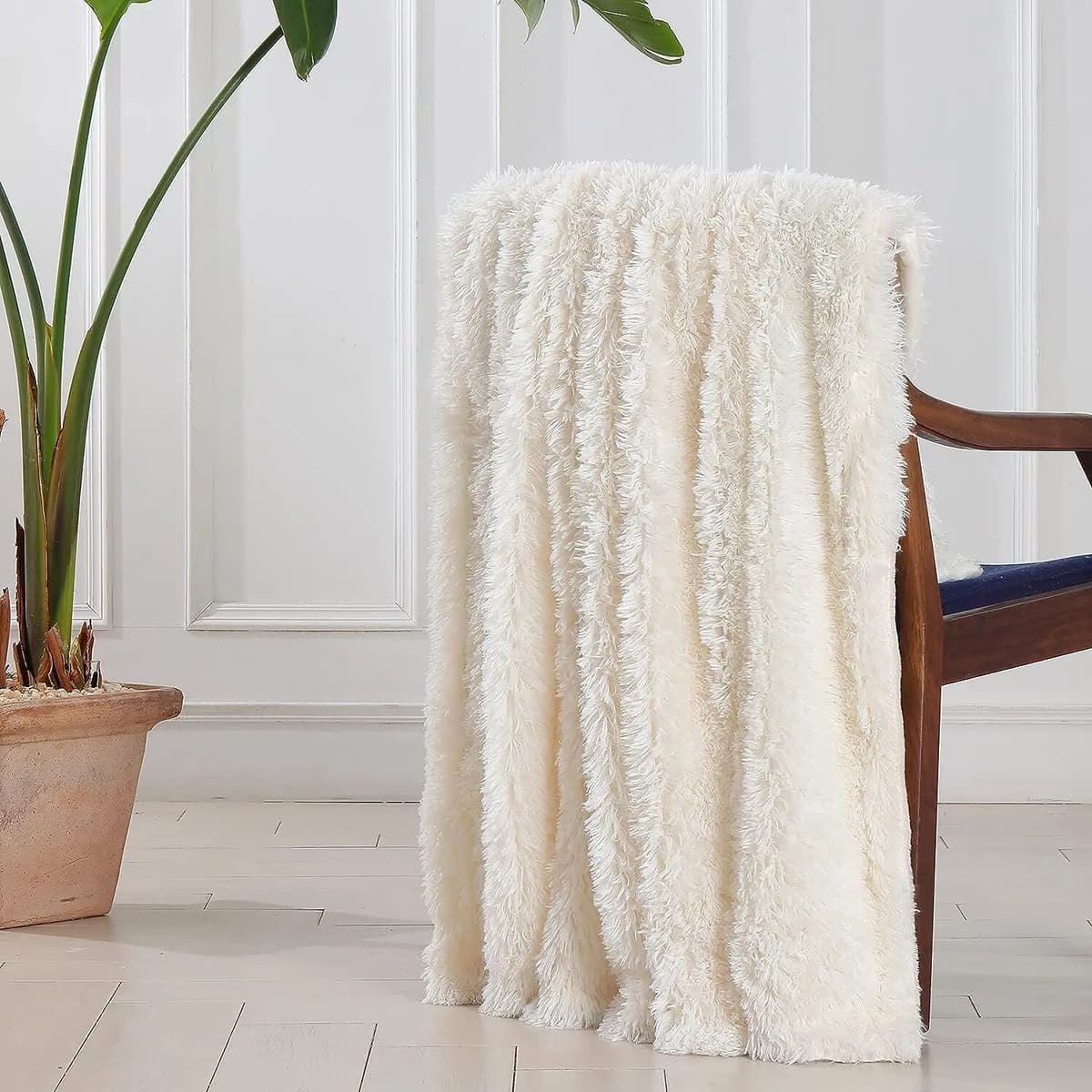 ANGPU Extra Soft Fuzzy Faux Fur Throw Blanket Reversible Long Hair Shaggy Blanket Fluffy Cozy Plush Fleece Blankets for Couch Sofa