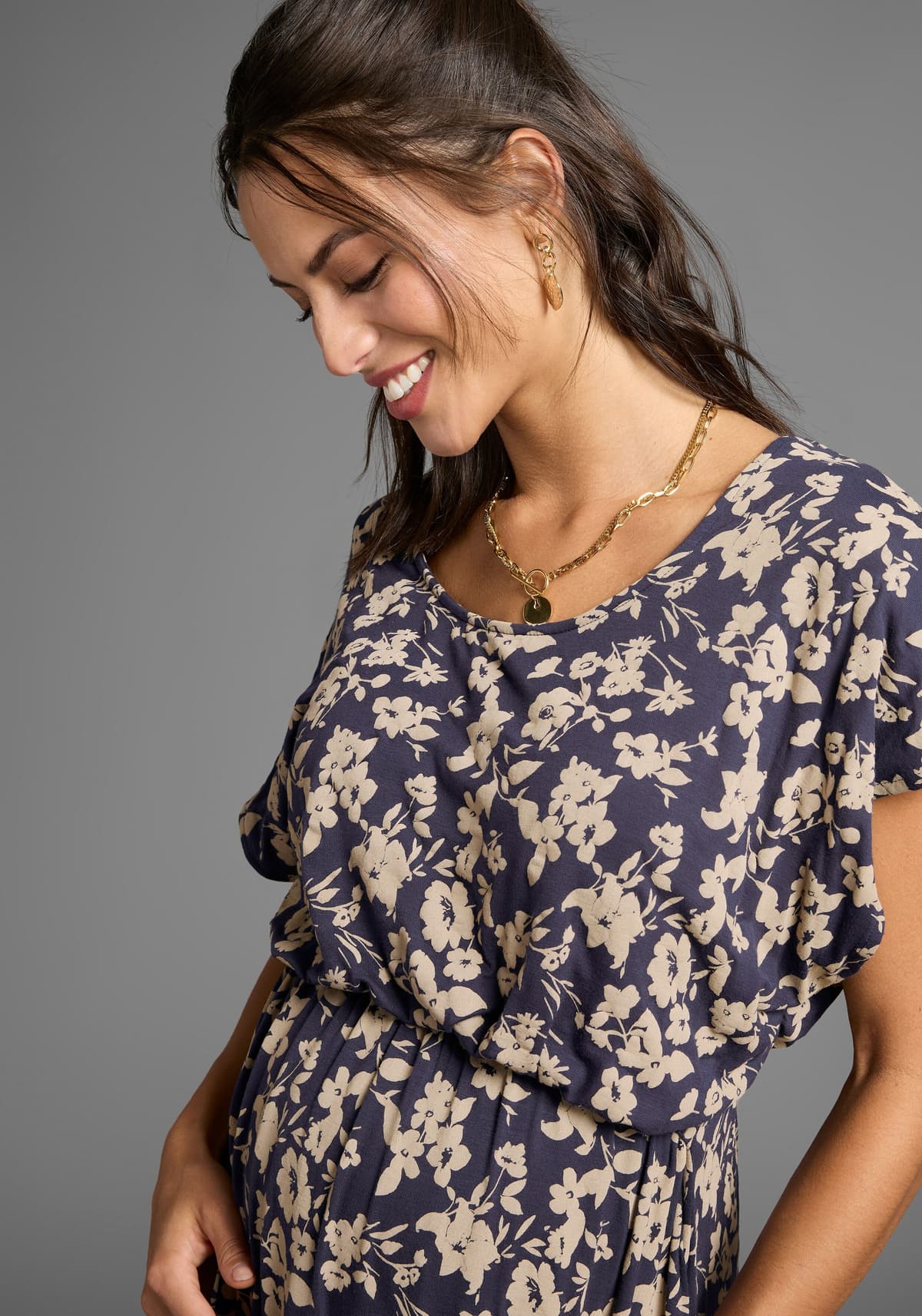 Umstandskleid NEUN MONATE "Langes Schwangerschafts- und Still-Kleid", Damen, Gr. 42, N-Gr, blau (blau geblümt), Jersey, Obermaterial: 95% Viskose, 5% Elasthan. Futter Oberteil: 95% Viskose, 5% Elasthan, bedruckt, ausgestellt knöchellang, Rundhals, Kleider