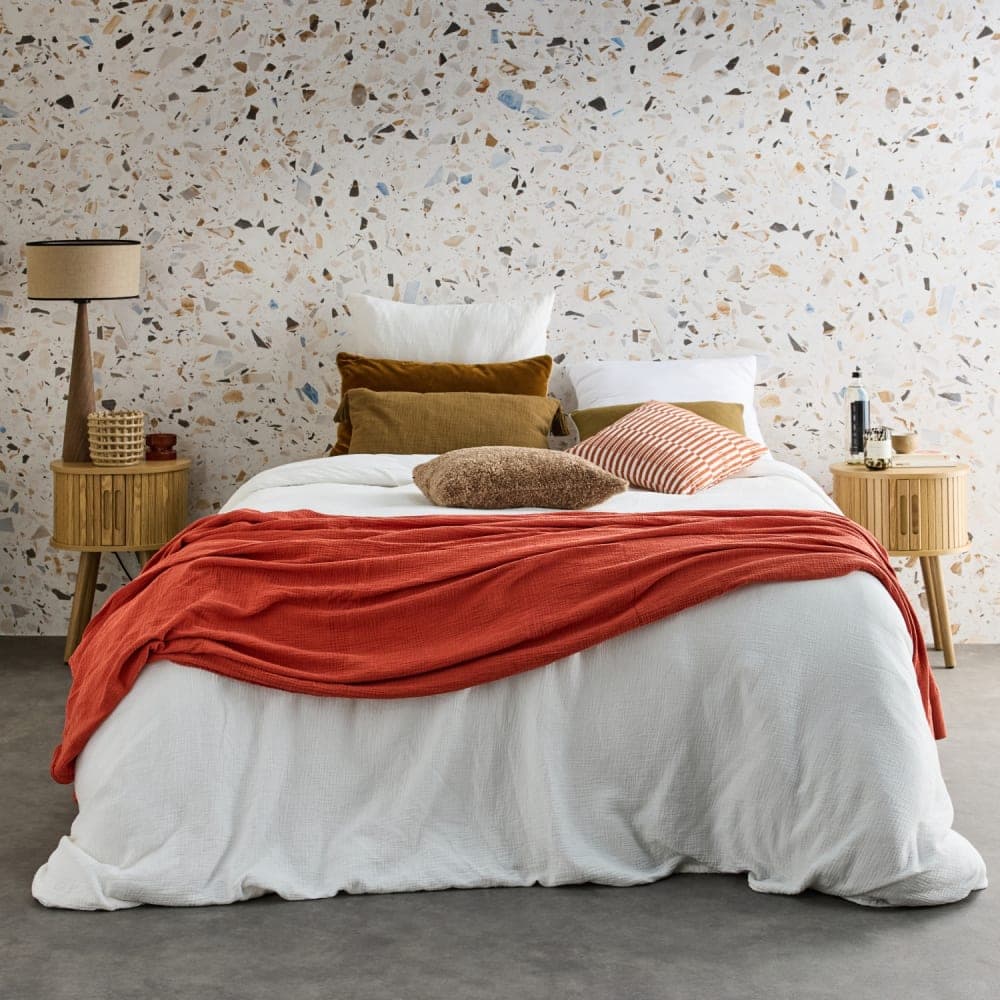 sweeek Mesita de noche ovalada escandinava con decoración madera ranurada,