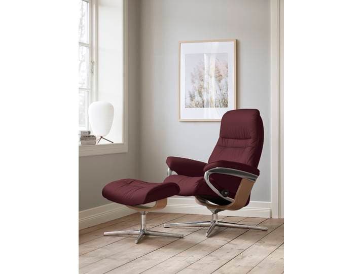 Relaxsessel STRESSLESS Sunrise , rot (bordeaux batick), B:92cm H:105cm T:80cm, Leder BATICK: BATICK ist ein leicht korrigiertes, durchgefärbtes und genarbtes Möbelleder, bei dem die meisten Unebenheiten und Spuren in der Regel entfernt wurden., Sessel, Relaxsessel, mit Hocker, mit Cross Base, Größe S, M & L, Holzakzent Eiche