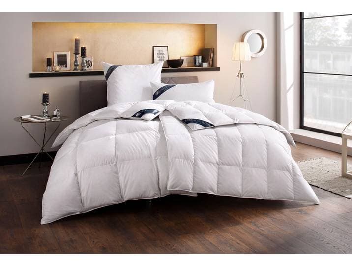 Daunenbettdecke + Kopfkissen HAEUSSLING Kristall Edition , weiss (weiß), B/L: 135cm x 200cm Anzahl Teile 1, B/L: 80cm x 80cm Anzahl Teile 1, Bezug: Baumwolle Füllung: Entendaune/-feder, extrawarm, Bettdecken Bezug: 100% Baumwolle. Kopfkissen Bezug: 100% Baumwolle. Bettdecken Füllung: 60% Entendaune, 40% Entenfeder. Kopfkissen Füllung: 85% Entenfeder, 15% Entendaune, Bettwaren-Sets, Daunenbettdecke + Kopfkissen, Spar-Set in verschiedenen Wärmeklasssen
