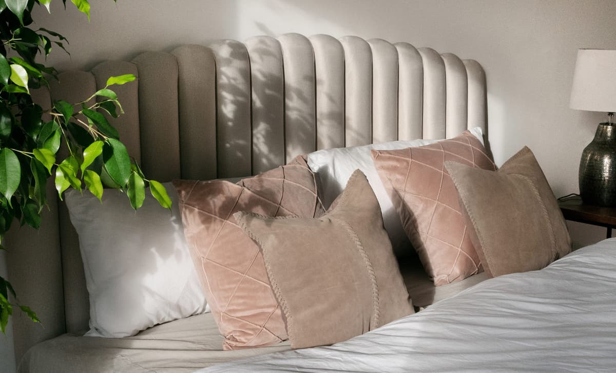 SoffaDirekt Primo 180 Sänggavel Sammet Beige