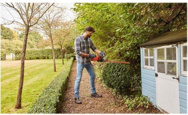 Black & Decker BEHTS401-GB 500 W 55 cm Corded Hedge Trimmer with Sawblade
