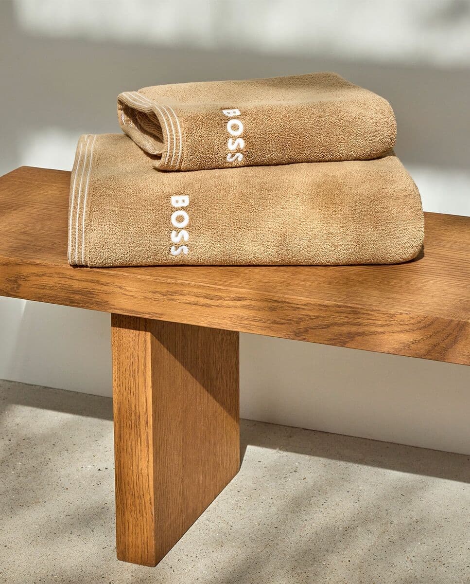 Boss Toalla de baño algodón 600 gr-m2 Edge.  (Tocador) Beige