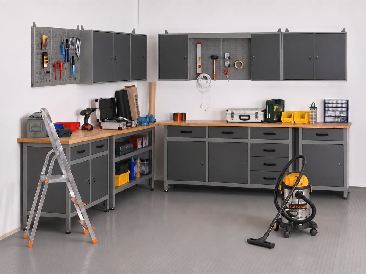 B2B Partner Závesná skrinka na stenu G1, 600 x 800 x 200 mm, 2 dvere, perforovaná