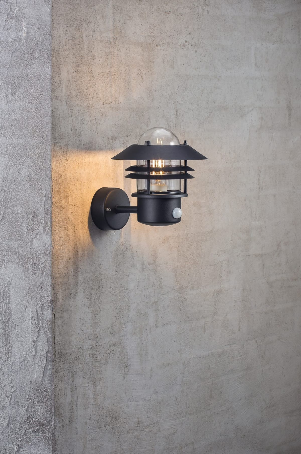 Nordlux Blokhus Up Sensor Sort Vegglampe E27 Ip54