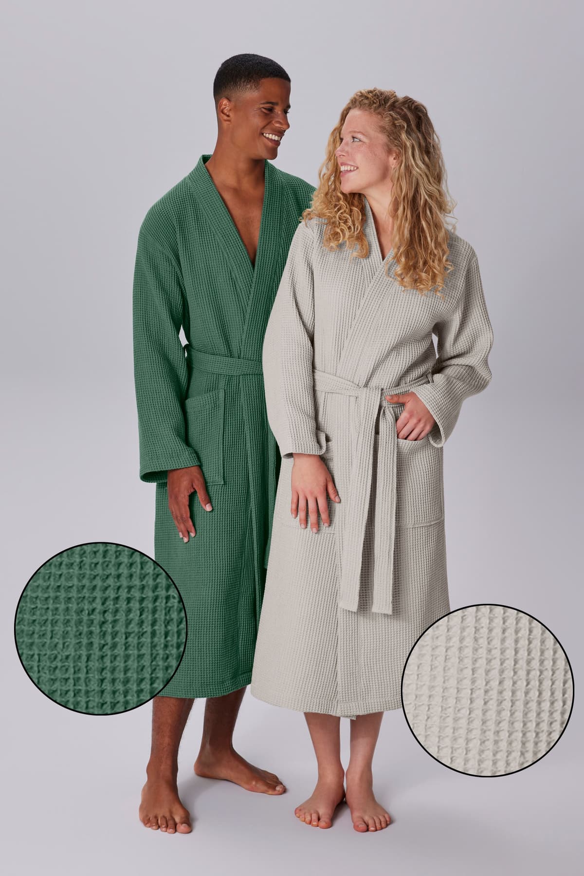 Unisex-Bademantel GOODPRODUCT "Inga, Waffelpiqué, leicht, ideal für Sauna & Spa, Hotelbademantel" Gr. L, grün (dunkelgrün), L:125cm, Baumwolle, Hausmäntel, Unisex-Bademantel, kleines Packmass, Taschen, Damen & Herren, S-3XL, Morgenmantel dunkelgrün L L: 1