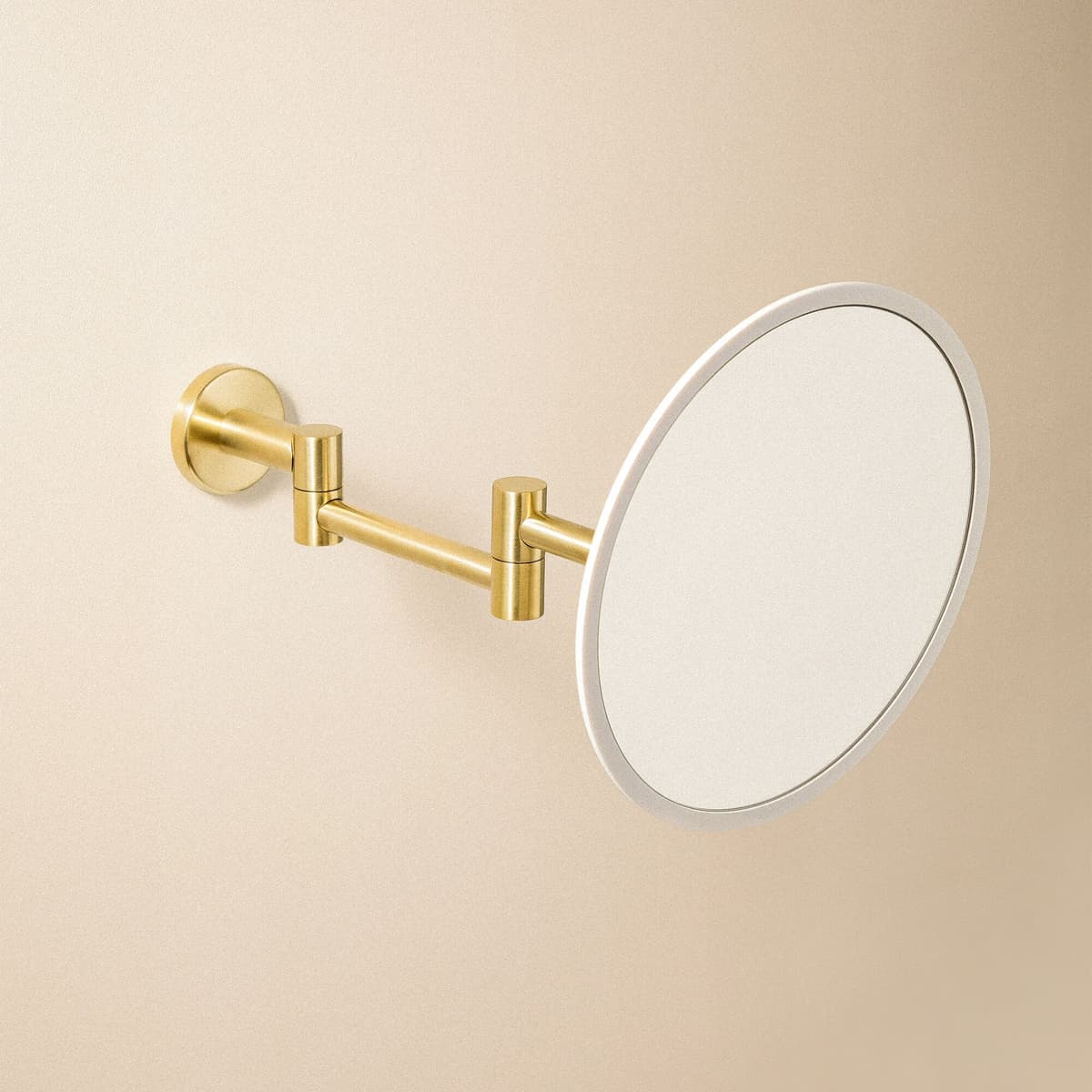 Cosmic Espejo de aumento de pared Architect S+ . Oro cepillado