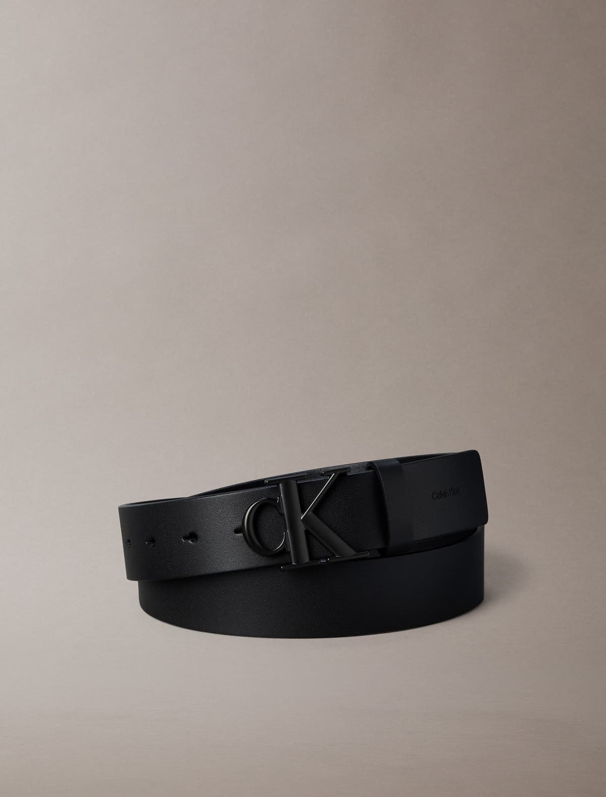 Ledergürtel CALVIN KLEIN "CK BUCKLE SMOOTH 35MM", Herren, Gr. 105, schwarz (schwarz, matte schwarz), Web, Büffelleder, unifarben, Gürtel Ledergürtel, Größenverstellbar mit Metallschließe