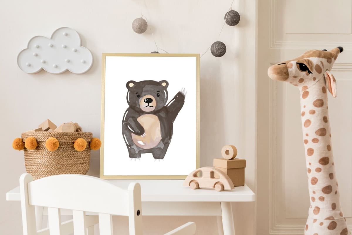 Bild mit Rahmen QUEENCE "Brauner Bär", braun (farbe rahmen: natur, braun, beige, farbe bild(er): braun), B:50cm H:70cm T:1,5cm, Holz, Plexiglas, Bilder, Bild mit Rahmen, HD Premium Posterdruck mit Echtholzrahmen farbe rahmen: natur, braun, beige, farbe bi