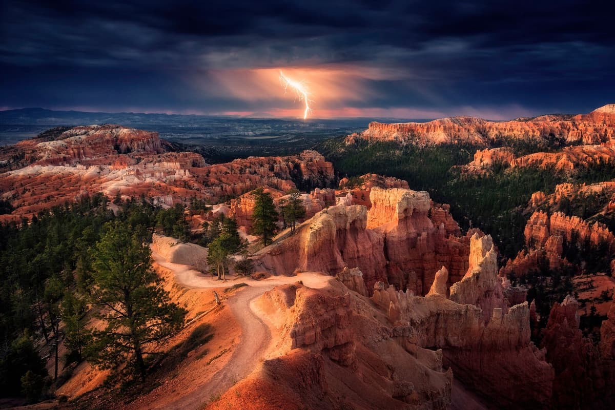 Fototapete PAPERMOON "Photo-Art STEFAN MITTERWALLNER, BLITZ ÜBER BRYCE CANYON", bunt, B:2m L:1,49m, Vlies, Tapeten, Fototapete bunt B/L: 2m x 1,49m, Bahnen: 4 Stk.