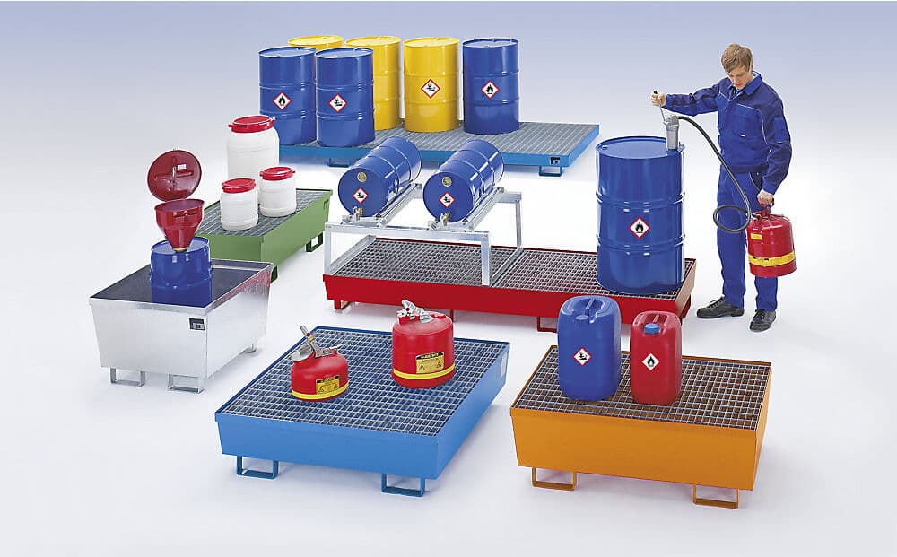Stahl-Auffangwanne mit Randprofilierung, für 4 x 200-l-Fässer, LxB 1200 x 1200 mm, rot RAL 3000 eurokraft pro