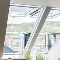 VELUX GDL Balkon Holz/Kiefer weiß lackiert ENERGIE PLUS Dachfenster, 94x252 cm (PK19)