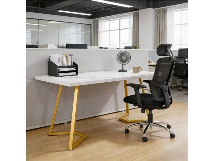 Bureau droit 140 cm avec pieds réglables style moderne pour bureau et home office bois blanc et doré - UVRION