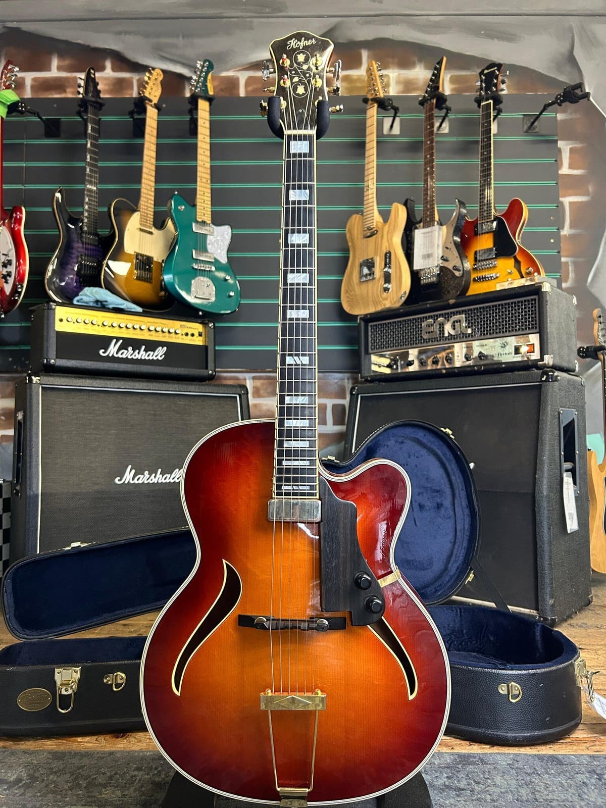 Hofner Jazzica Sunburst (Refinished) Archtop Hollow Body Electric Guitar   Sunburst - Refurbished