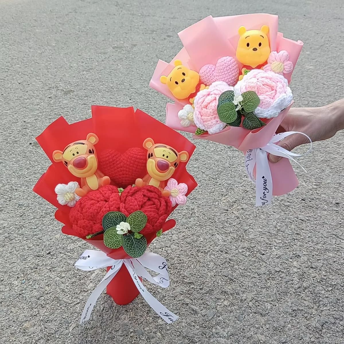 Aoger Kawaii Winnie the Tiger Pig Pooh Bear Cute Doll with Handmade Woven Rose Bouquet Valentine's Day Birthday Party Decoration Gift