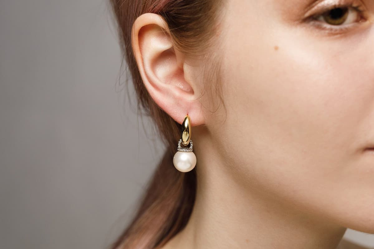NEORE Sylvie Gold Base Earrings