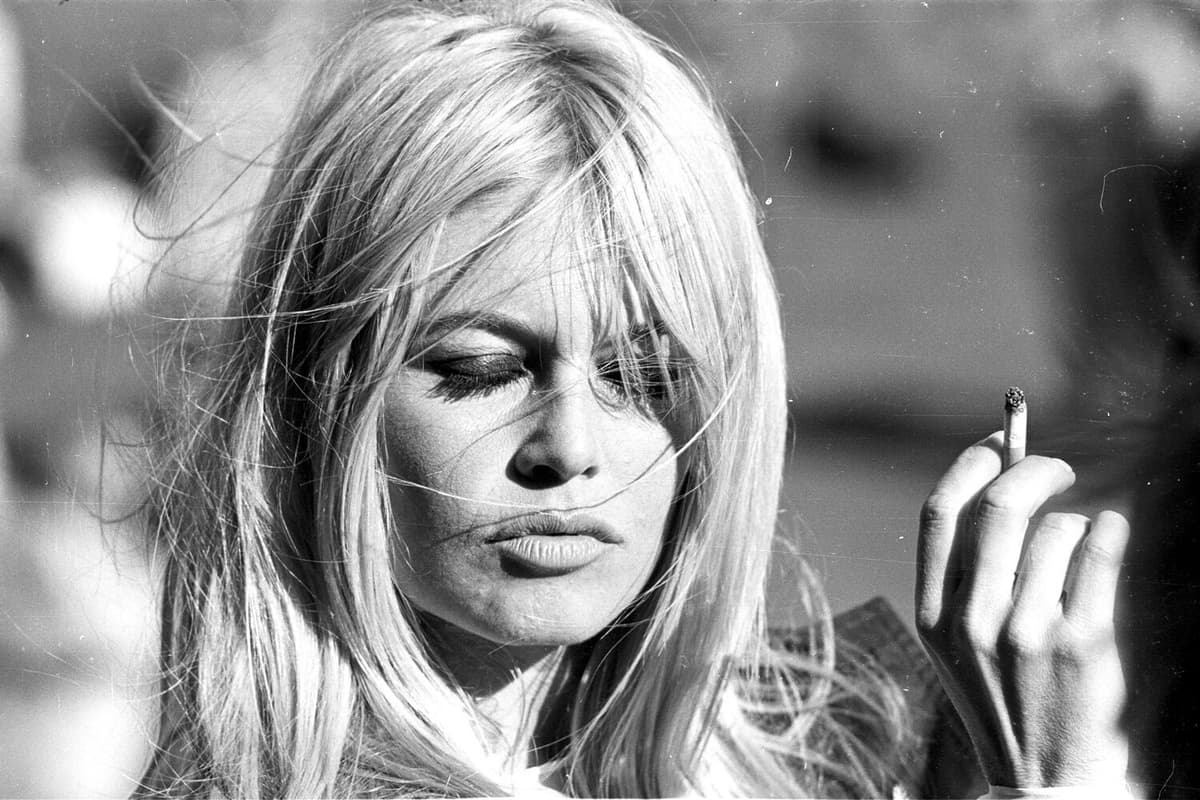 Acrylglasbild QUEENCE "Brigitte Bardot", grau (farbe bild(er): grau), B:60cm H:40cm T:0,4cm, Bilder, Acrylglasbild, Fine Art-Print in Galeriequalität farbe bild(er): grau B/H/T: 60cm x 40cm x 0,4cm, Acrylglasbild Film Filmfiguren Filmszene Foto Frau Portr