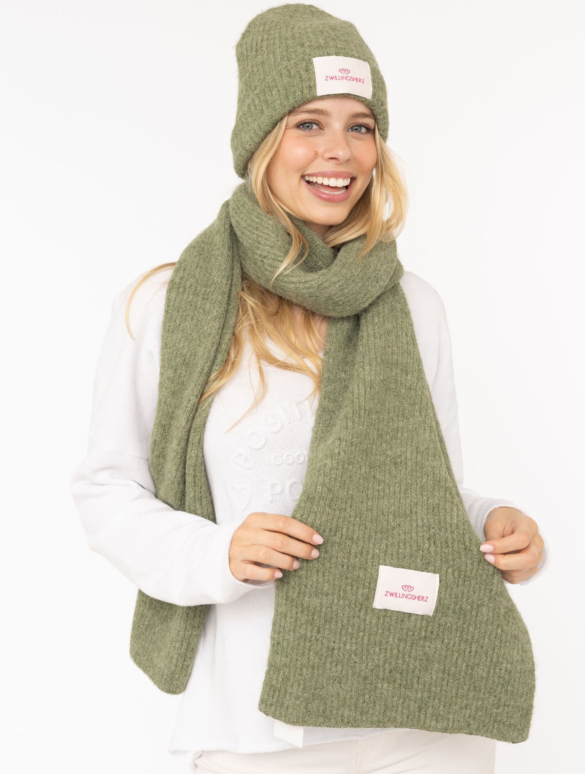 Strickmütze ZWILLINGSHERZ "Zwillingsherz Patch", Damen, grün (khaki), Strick, Materialmix, unifarben, Mützen Strickmütze, gerippt, mit Wolle und Umschlag, mit Patch khaki Einheitsgröße