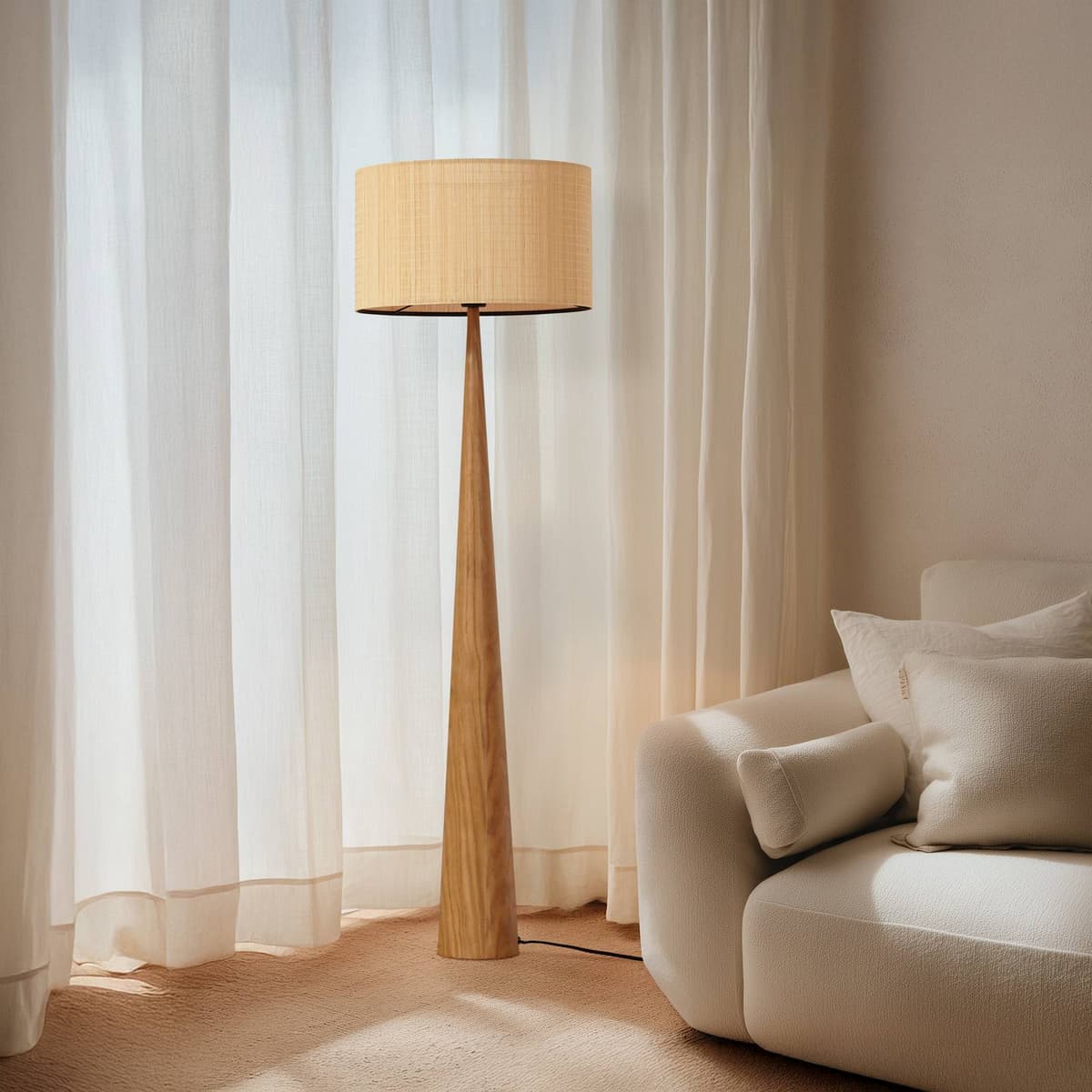 Stehlampe Fabrena Lucande, Holz hell, für Wohn- / Esszimmer, Holz