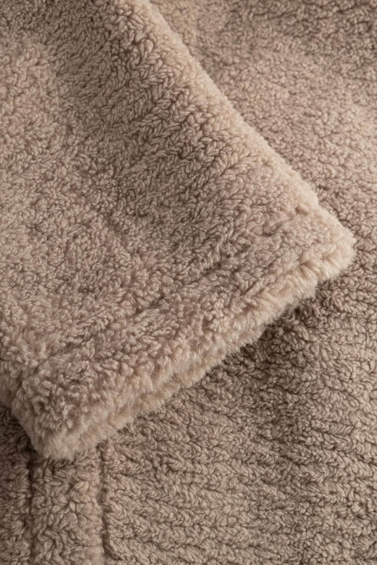 Joop! Fellimitatmantel JOOP "Conorina", Damen, Gr. 44, beige (light beige), Plüsch, Obermaterial: 100% Polyester, unifarben, regular fit knieumspielend, Rundhals, eingesetzt abgesteppte Kante, Mäntel Fellimitatmantel, Regular fit mit Plüsch