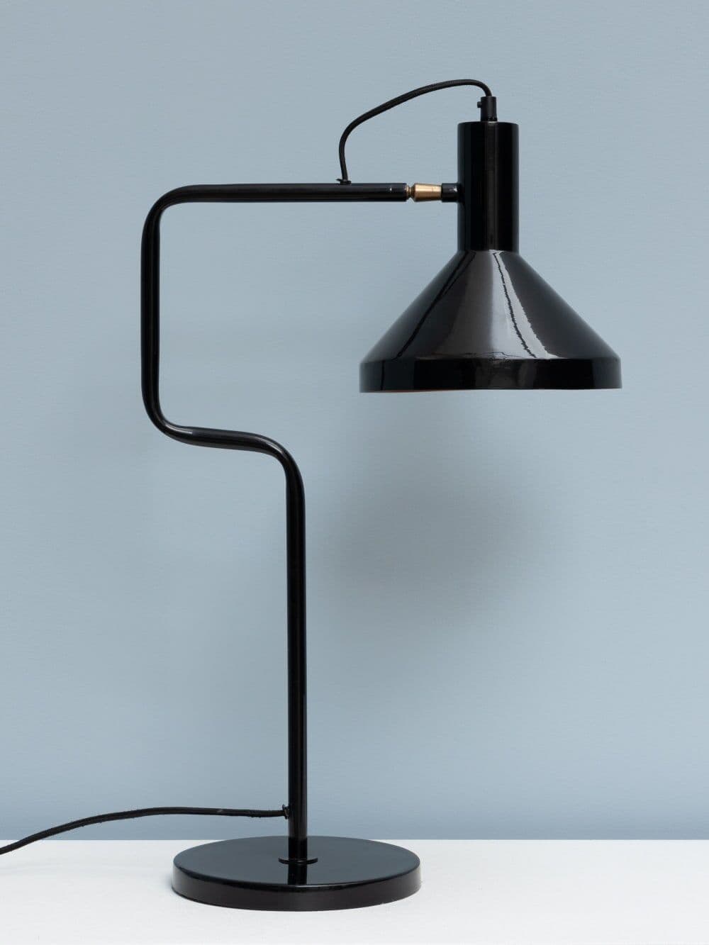 Chehoma Lámpara de mesa en metal negro