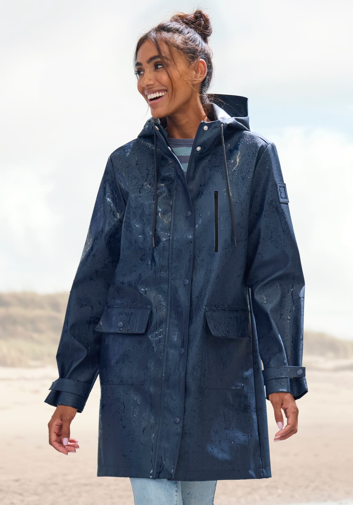 Regenjacke ELBSAND, Damen, Gr. 42, blau (marineblau), Obermaterial: 60% Polyurethan, 40% Polyester. Futter: 100% Polyester. Meshfutter: 100% Polyester, unifarben, gerade knielang, normaler Saum mit Druckknöpfen,verstellbar, Jacken Regenjacke, Mesh-Einsatz