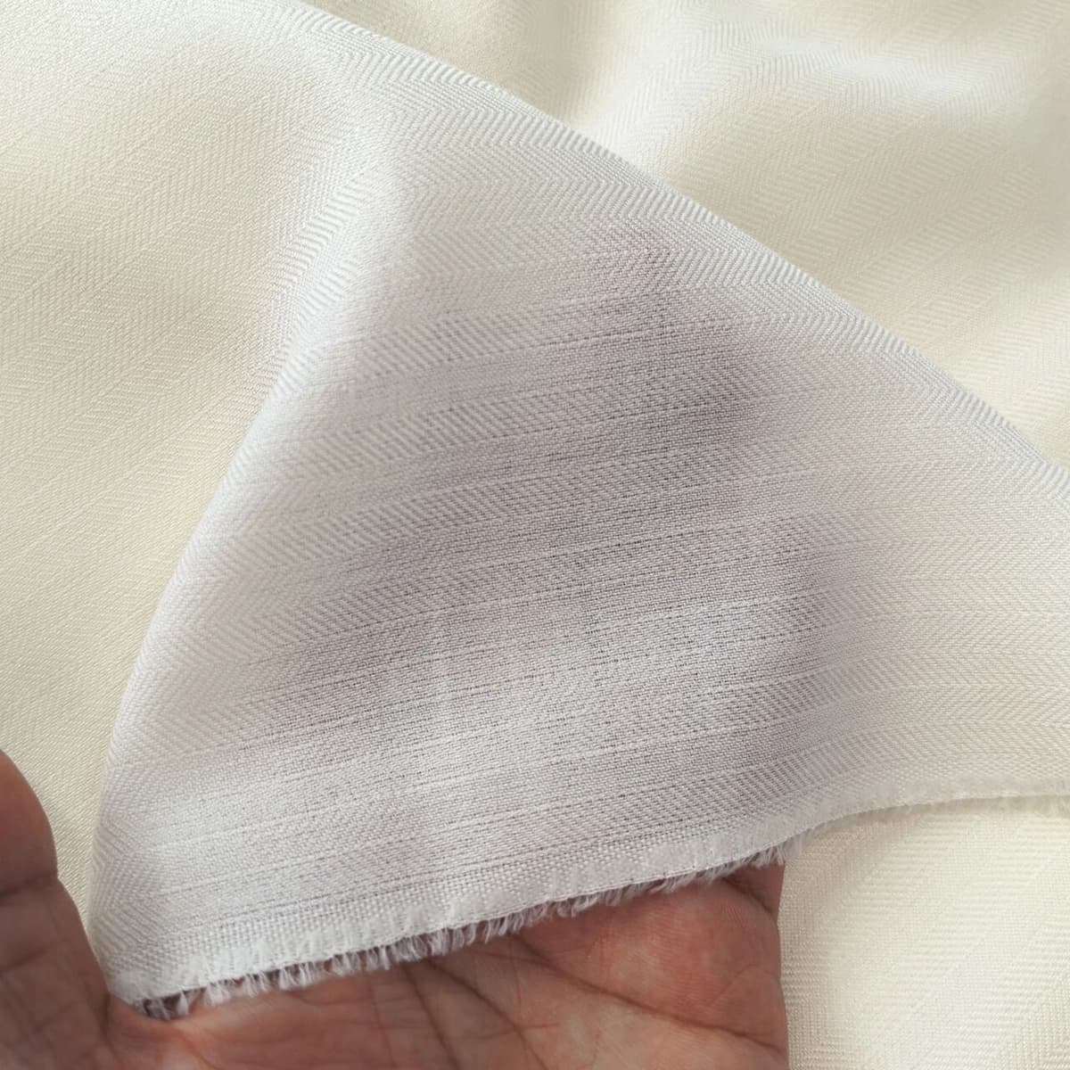 NONE 23mm Off White Silk and Wool Herringbone Pattern Fabric 40% Silk and 60% Wool Blended Clothing Fabric for Painting and Dyeing