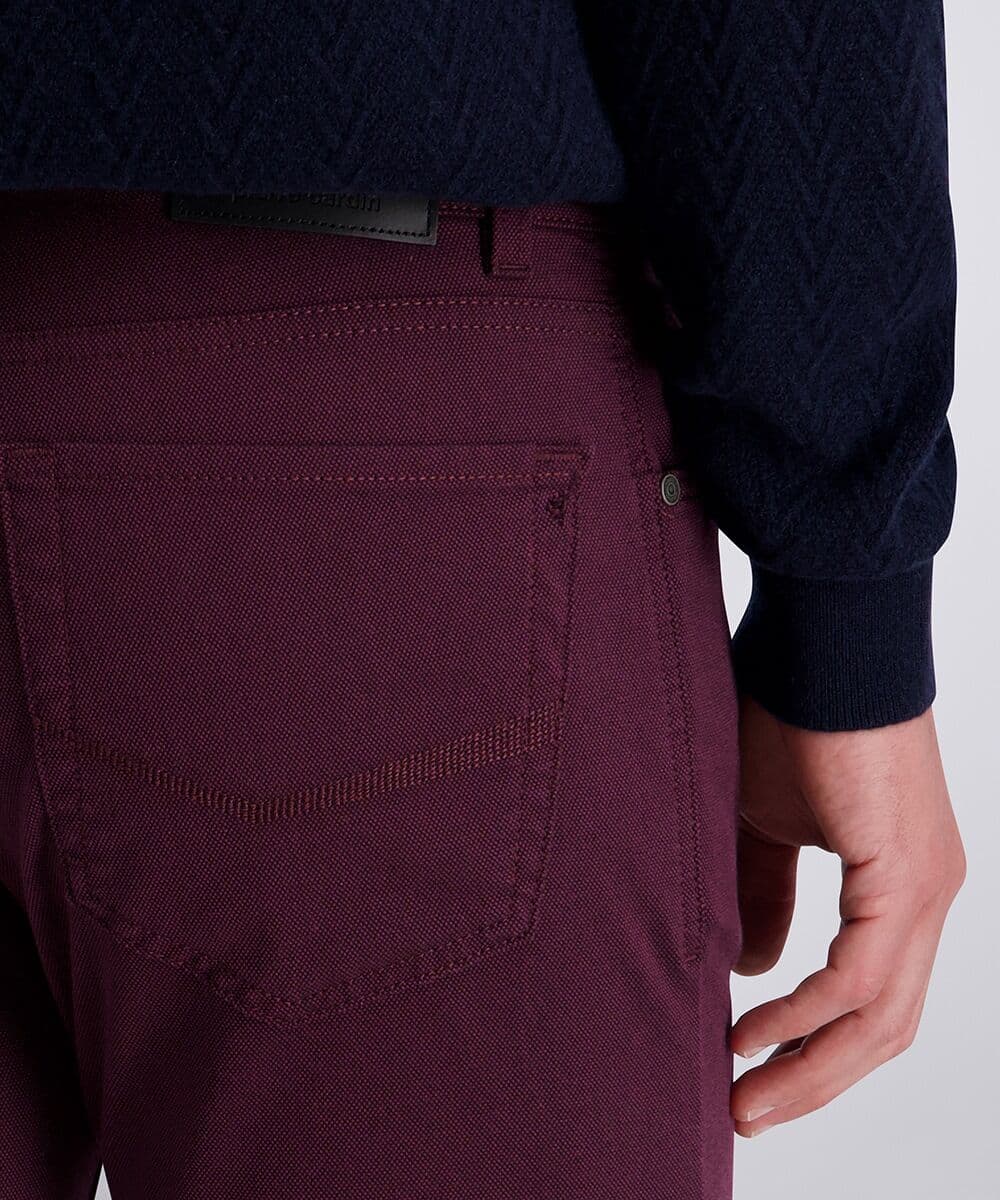 Chinohose PIERRE CARDIN "Lyon tapered", Herren, Gr. 32, Länge 34, lila (oxblood), Web, Obermaterial: 60% Baumwolle, 37% Polyester, 3% Elasthan, gerade, unten schmal lang, Hosen Chinohose, aus der Futureflex Kollektion oxblood 32, Länge 34