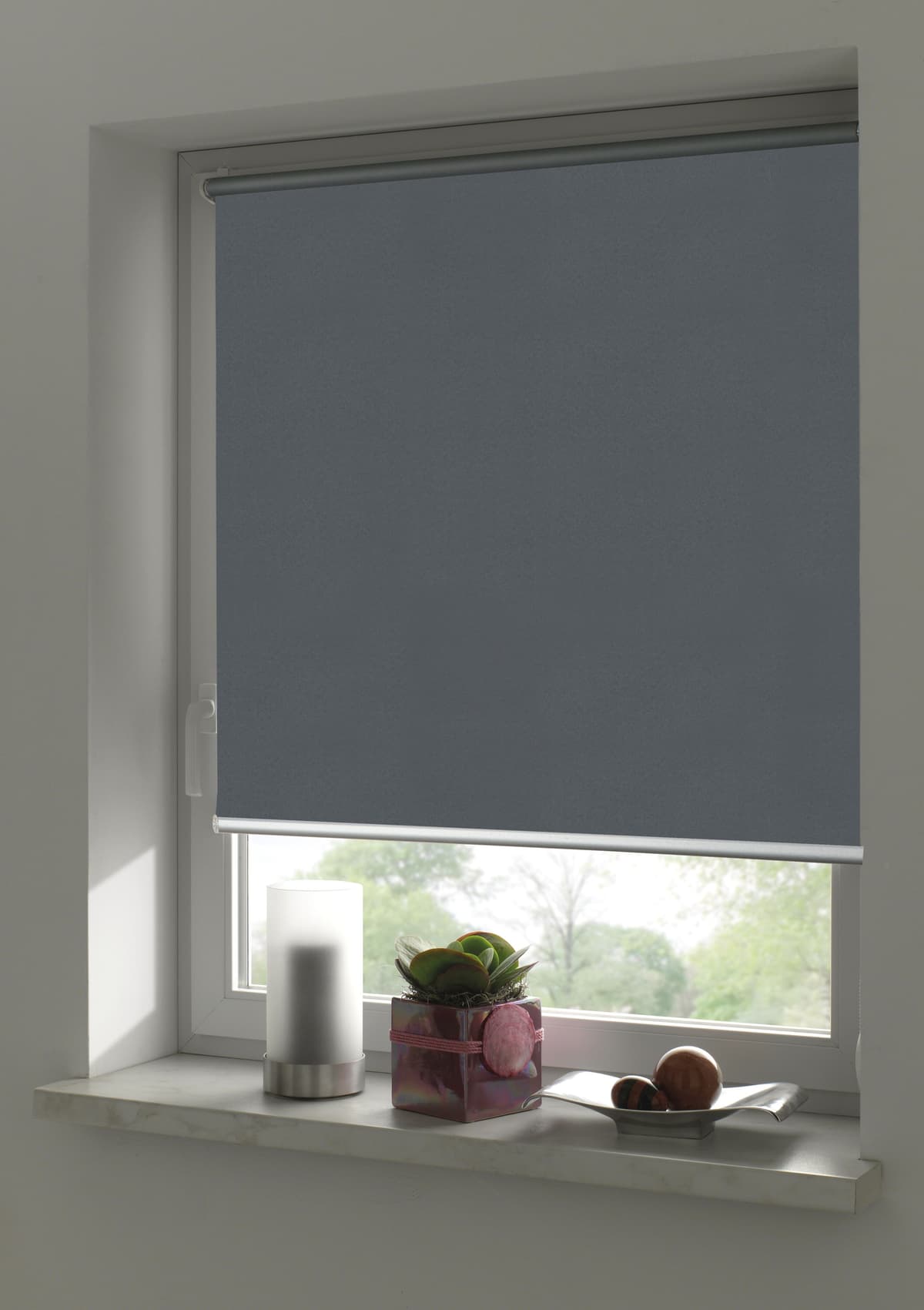 Seitenzugrollo GARDINIA "EASYFIX Rollo Verdunklung Premium", grau, B:120cm H:150cm, Polyester, Rollos, Seitenzugrollo, Rollokette aus Metall grau 150cm, einseitig verschiebbar, 120cm