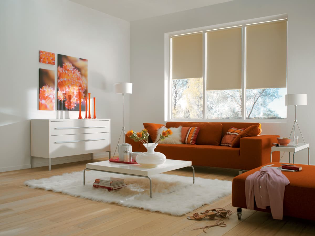 sunlines "Miami" Lichtschutz Sichtschutz mit Bohren freihängend appgesteuert via Bluetooth, mit Motor & Akku, silberfarbener Fallstab rot, silberfarben 180cm, stufenlos positionierbar, Rollo und Ladekabel, 90cm