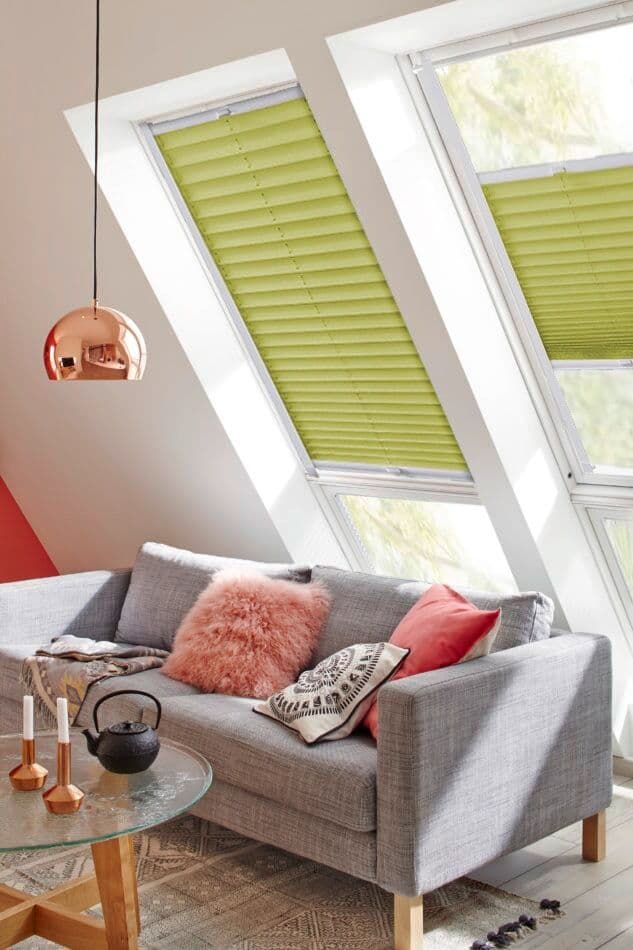 Dachfensterplissee SUNLINES "Classic Style Crepe, Führungsschienen, verspannt, blickdicht", grün (limette, weiß), B:49cm H:100cm, Obermaterial: 100% Polyester, Plissees, Dachfensterplissee, mit Führungsschienen limette, weiß 100cm, zweiseitig verschiebbar