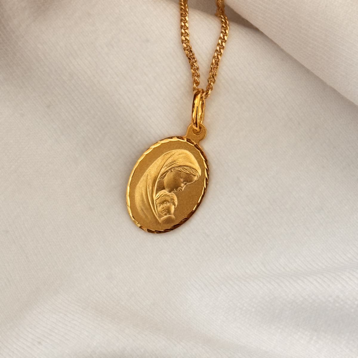 Maison de la Médaille Médaille Vierge à l’enfant protectrice - Or jaune 18ct