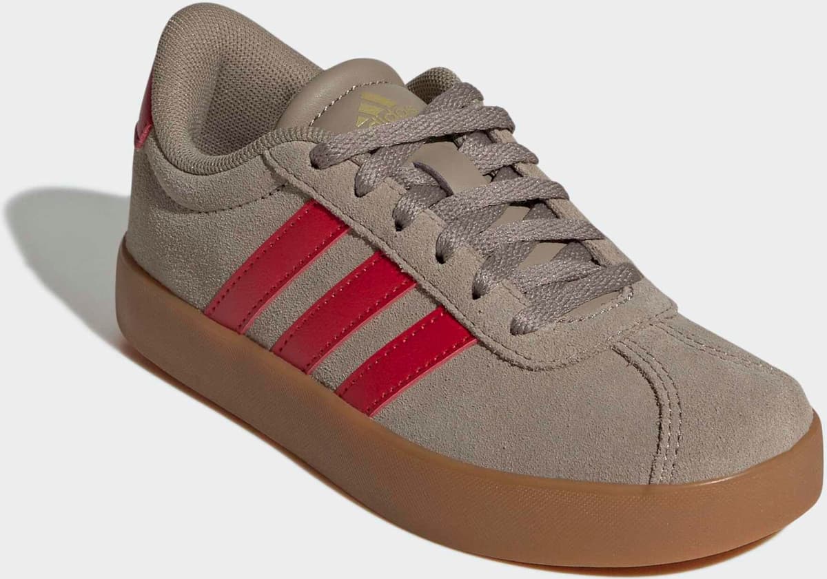 Sportswear "VL COURT 3.0" inspiriert vom Design des adidas Handball Spezial blanch cargo, pure ruby, gold metallic 33