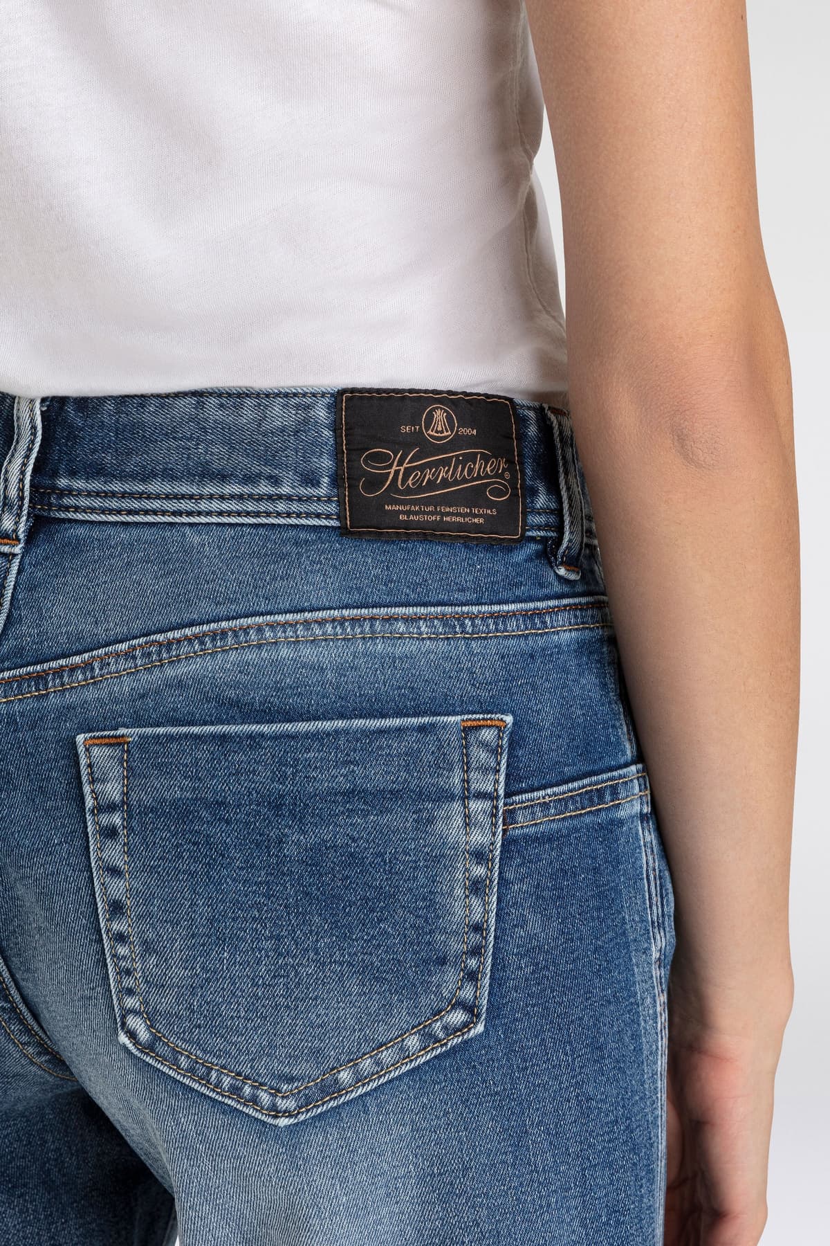 Bootcut-Jeans HERRLICHER "Edna Denim Comfort", Damen, Gr. 27, Länge 32, blau (snake blau), Denim/Jeans, Obermaterial: 98% Baumwolle, 2% Elasthan, ausgestellt, Jeans Bootcut-Jeans, Topseller