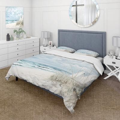 DESIGN ART Designart - Beach Minimalism Landscape II - Coastal Beach Bed Cover Sets - Nautical & Coastal Bed Sets With Shams